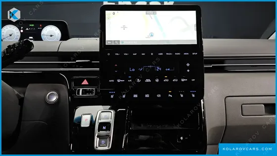 HYUNDAI STARIA 4WD LOUNGE 9-SEATER