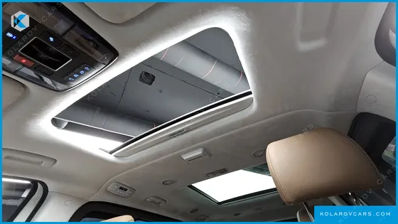 HYUNDAI STARIA 4WD LOUNGE 9-SEATER