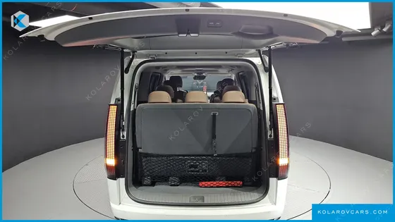 HYUNDAI STARIA 4WD LOUNGE 9-SEATER