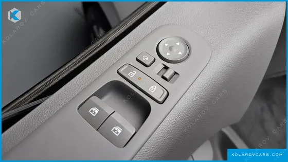 HYUNDAI STARIA 4WD LOUNGE 9-SEATER
