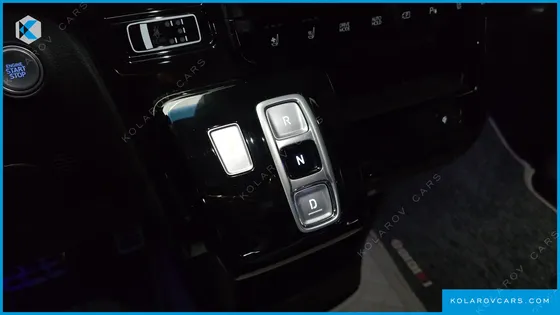 HYUNDAI STARIA L3.5 LOUNGE 7-SEATER