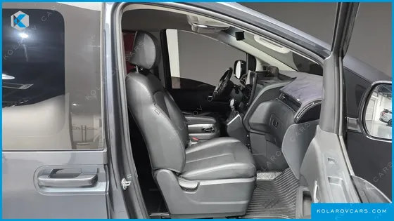 HYUNDAI STARIA CARGO 5-SEATER