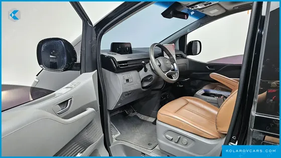 HYUNDAI STARIA 4WD LOUNGE 9-SEATER