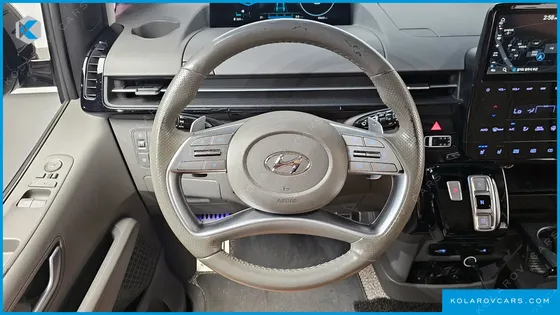 HYUNDAI STARIA 4WD LOUNGE 9-SEATER