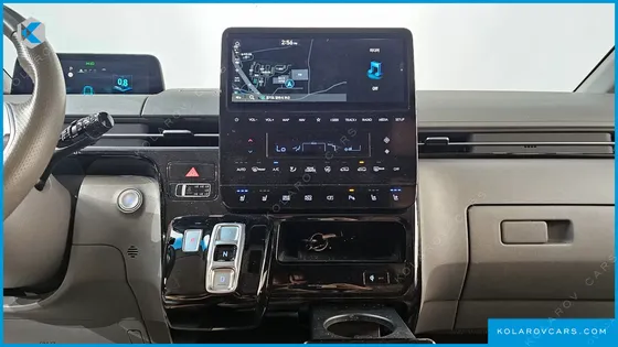 HYUNDAI STARIA 4WD LOUNGE 9-SEATER