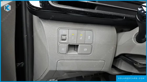 HYUNDAI STARIA 4WD LOUNGE 9-SEATER