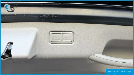 HYUNDAI STARIA 4WD LOUNGE 9-SEATER