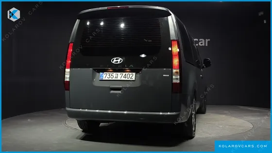 HYUNDAI STARIA 4WD TOURER 11-SEATER
