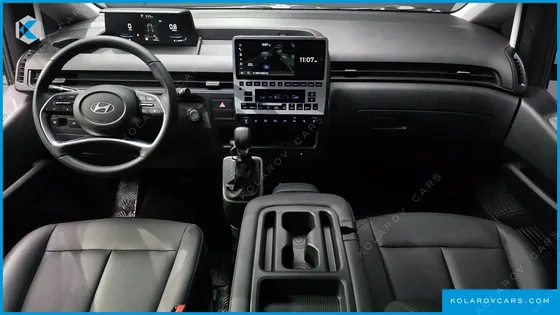 HYUNDAI STARIA 4WD TOURER 11-SEATER