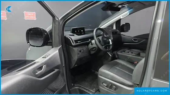 HYUNDAI STARIA 4WD TOURER 11-SEATER