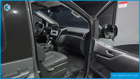 HYUNDAI STARIA 4WD TOURER 11-SEATER