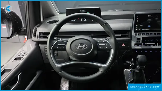 HYUNDAI STARIA 4WD TOURER 11-SEATER