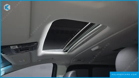 HYUNDAI STARIA 4WD TOURER 11-SEATER