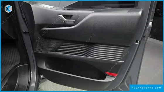 HYUNDAI STARIA 4WD TOURER 11-SEATER
