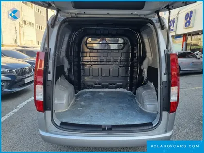 HYUNDAI STARIA CARGO 5-SEATER