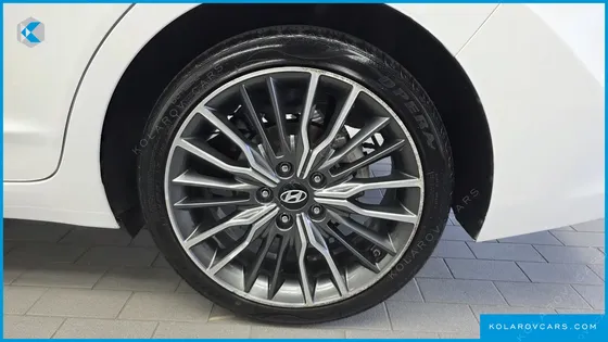 HYUNDAI ELANTRA (AVANTE) 1.6 E-VGT SMART
