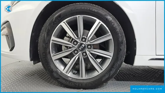 KIA K5 2.0 LPI RENTAL CAR