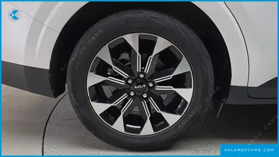 KIA CARNIVAL DIESEL 9-SEATER PRESTIGE