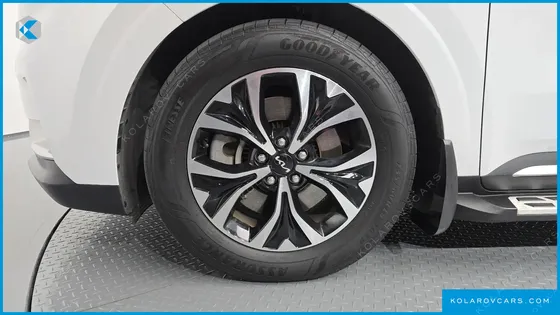 KIA CARNIVAL DIESEL 9-SEATER NOBLESSE
