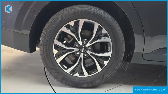 KIA CARNIVAL GASOLINE 9-SEATER PRESTIGE