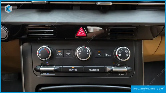 KIA CARNIVAL GASOLINE 9-SEATER PRESTIGE