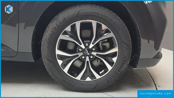 KIA CARNIVAL GASOLINE 9-SEATER PRESTIGE