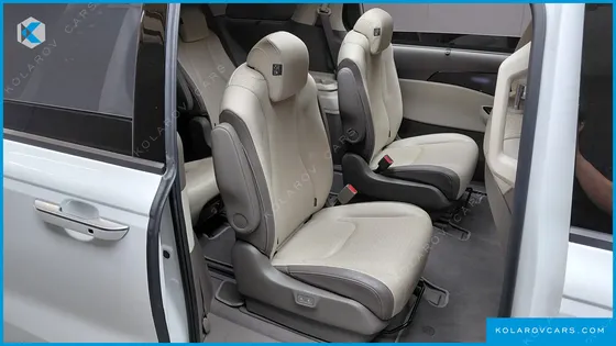 KIA CARNIVAL GASOLINE 9-SEATER SIGNATURE