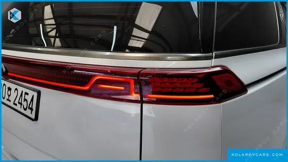 KIA CARNIVAL GASOLINE 9-SEATER SIGNATURE
