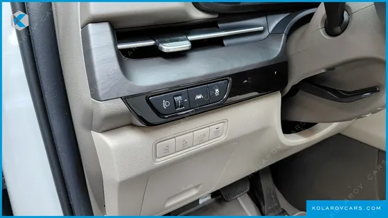 KIA CARNIVAL GASOLINE 9-SEATER SIGNATURE