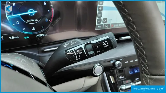 KIA CARNIVAL GASOLINE 9-SEATER SIGNATURE