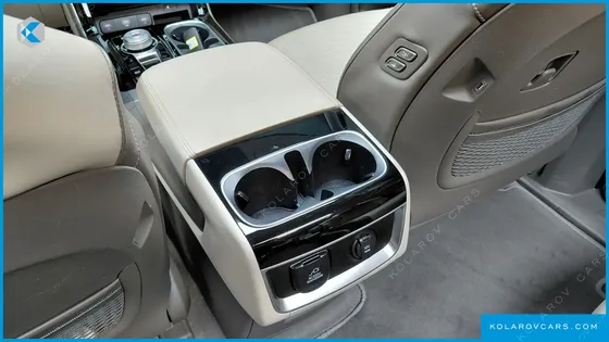 KIA CARNIVAL GASOLINE 9-SEATER SIGNATURE