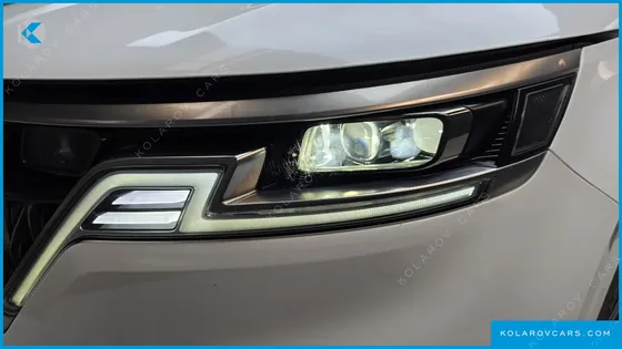 KIA CARNIVAL GASOLINE 9-SEATER SIGNATURE
