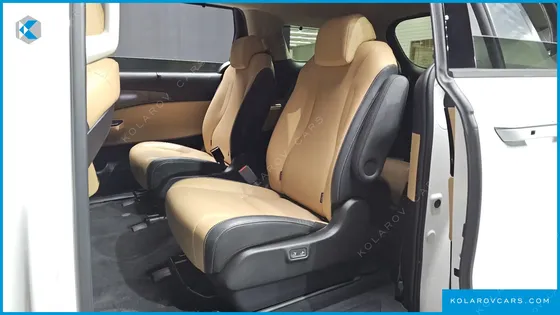 KIA CARNIVAL GASOLINE 9-SEATER SIGNATURE