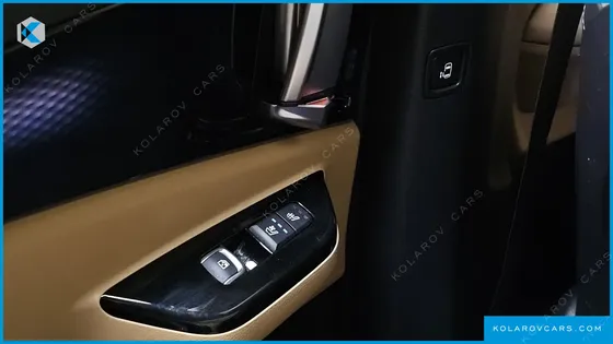 KIA CARNIVAL GASOLINE 9-SEATER SIGNATURE