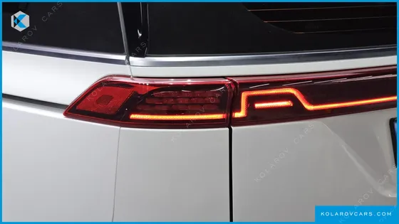 KIA CARNIVAL GASOLINE 9-SEATER SIGNATURE