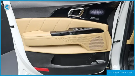KIA CARNIVAL GASOLINE 9-SEATER SIGNATURE