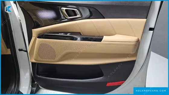 KIA CARNIVAL GASOLINE 9-SEATER SIGNATURE
