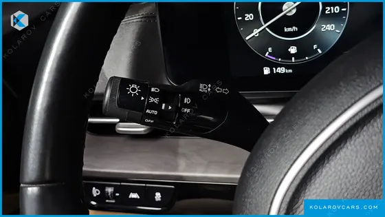 KIA CARNIVAL GASOLINE 9-SEATER SIGNATURE