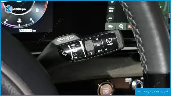 KIA CARNIVAL GASOLINE 9-SEATER SIGNATURE