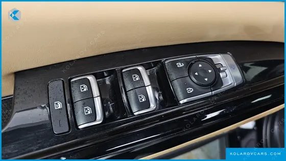 KIA CARNIVAL GASOLINE 7-SEATER NOBLESSE