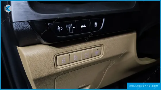 KIA CARNIVAL GASOLINE 7-SEATER NOBLESSE
