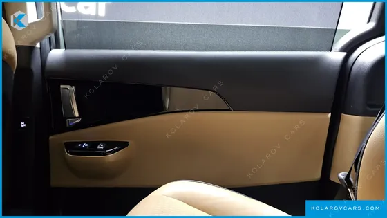 KIA CARNIVAL GASOLINE 7-SEATER NOBLESSE