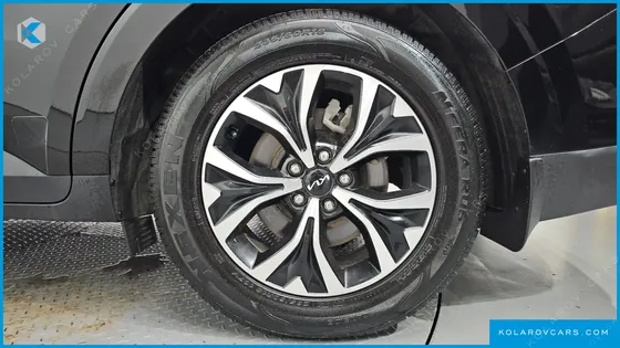 KIA CARNIVAL GASOLINE 11-SEATER NOBLESSE