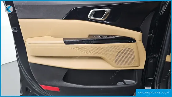 KIA CARNIVAL GASOLINE 11-SEATER NOBLESSE