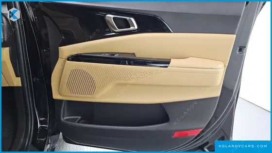 KIA CARNIVAL GASOLINE 11-SEATER NOBLESSE