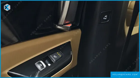 KIA CARNIVAL GASOLINE 11-SEATER NOBLESSE