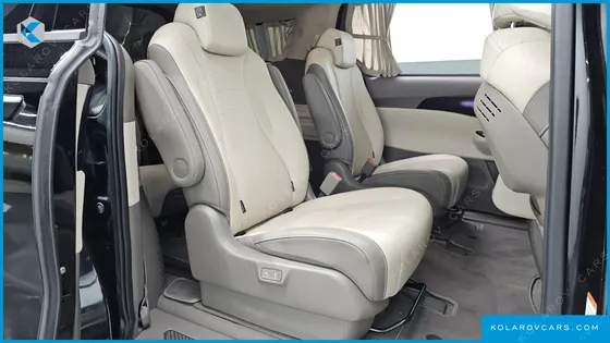 KIA CARNIVAL GASOLINE 9-SEATER HI-LIMOUSINE