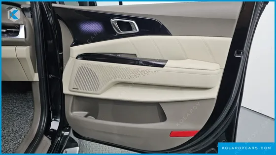KIA CARNIVAL GASOLINE 9-SEATER HI-LIMOUSINE