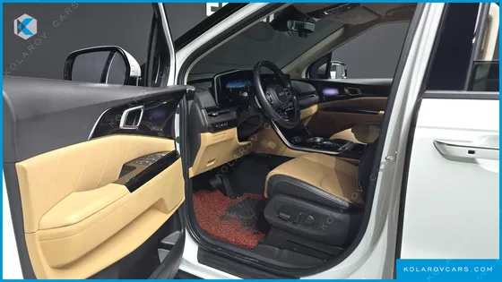 KIA CARNIVAL DIESEL 9-SEATER SIGNATURE