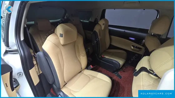 KIA CARNIVAL DIESEL 9-SEATER SIGNATURE